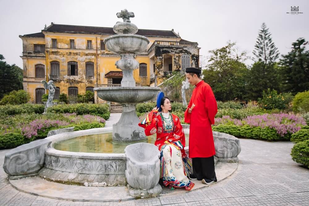 Hoa Nghiem Vietnamese ancient costume